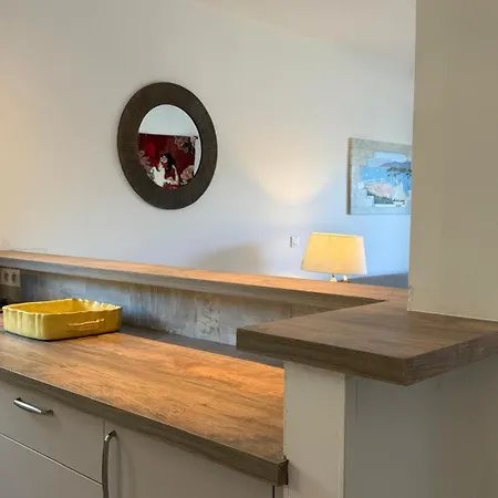 Superior On First Floor With Sea View דירה *