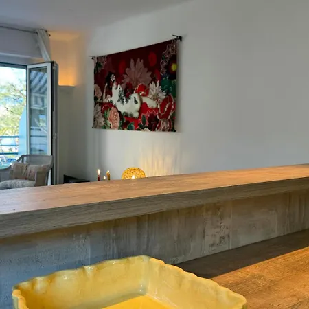 Superior On First Floor With Sea View * 昂蒂布