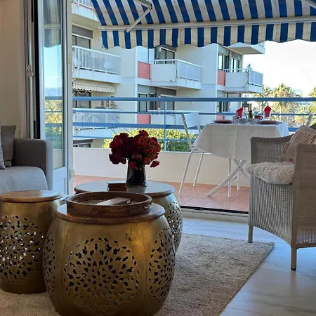 Superior On First Floor With Sea View * 昂蒂布