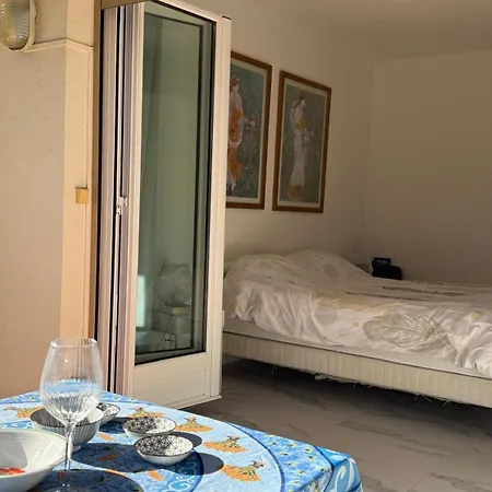 Superior On First Floor With Sea View דירה *