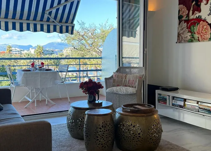 Superior On First Floor With Sea View Apartmán Antibes