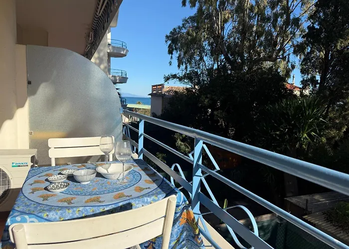 Superior On First Floor With Sea View Appartamento