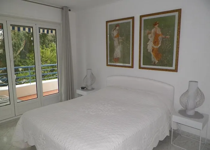 Superior On First Floor With Sea View Apartmán Antibes